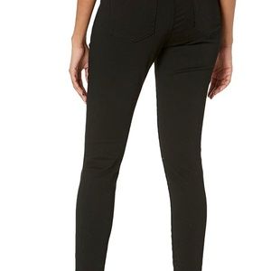 Amazon Essentials Women's Stretch Pull-On Jegging